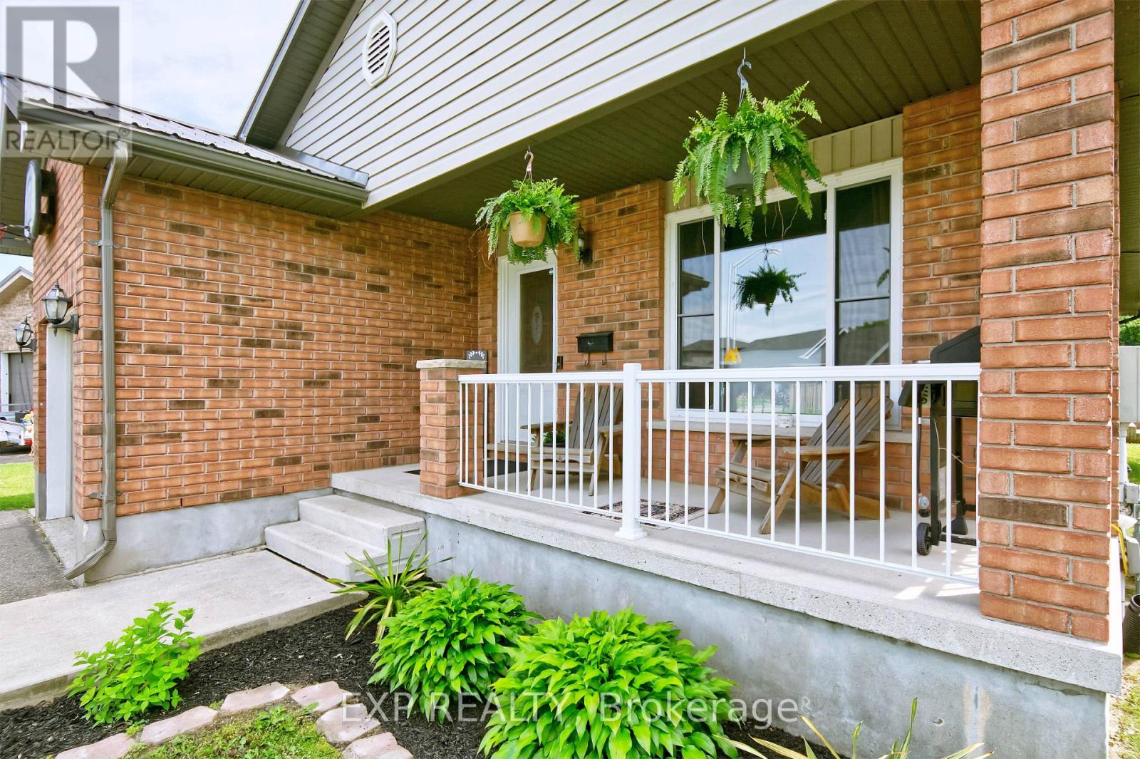 8 Rebecca Drive, Aylmer, Ontario  N5H 3G4 - Photo 2 - X13504238
