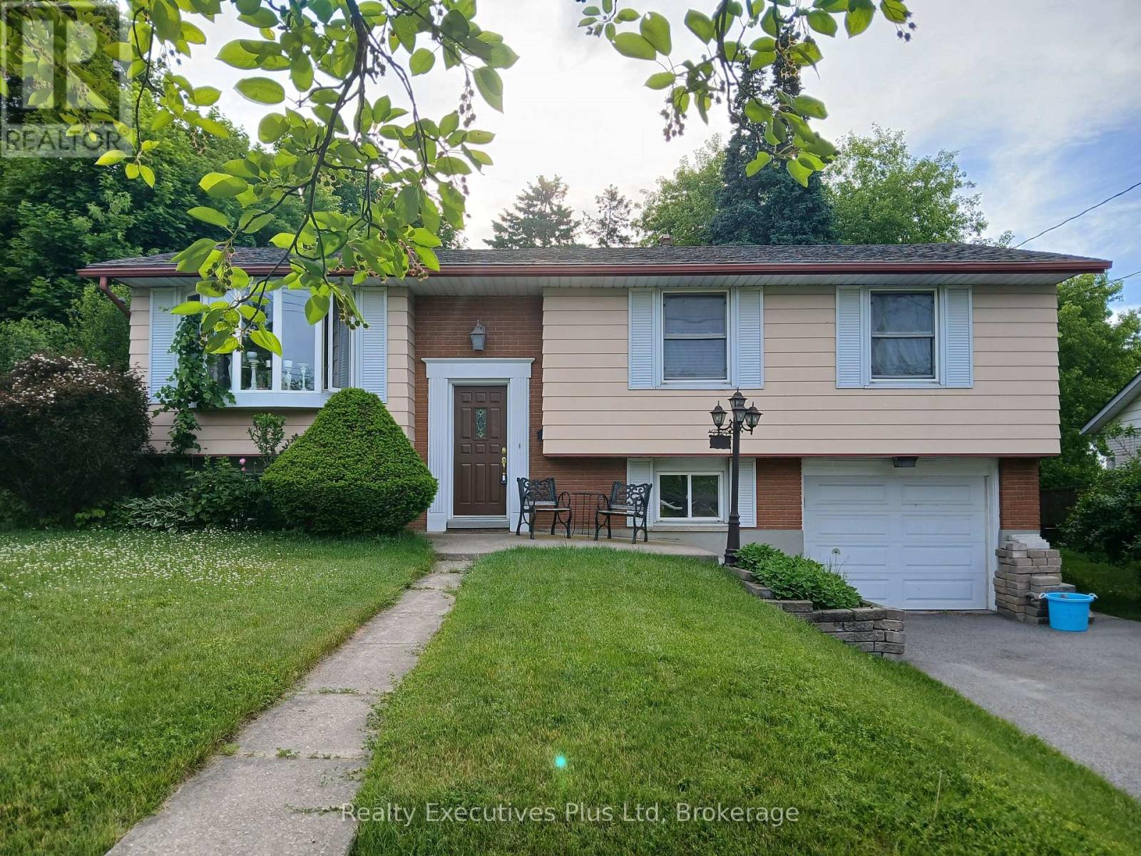 90 WESTERN AVENUE, Guelph, Ontario