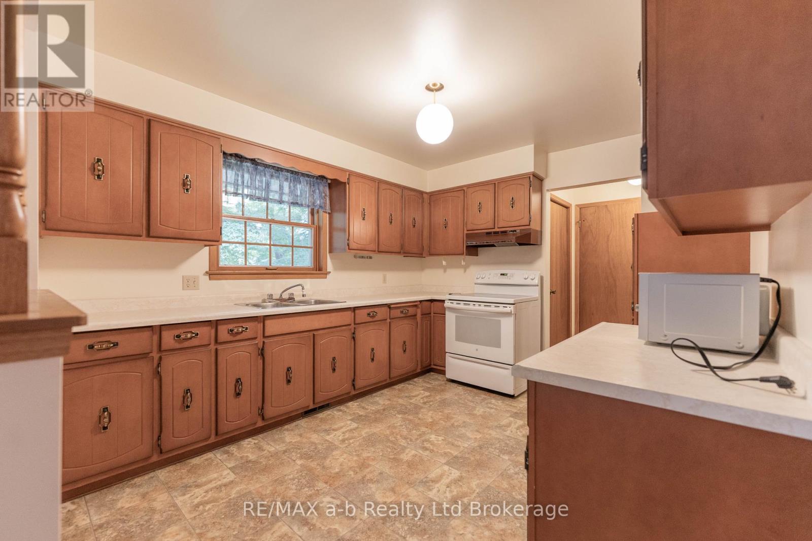 47 Allen Street, Tillsonburg, Ontario  N4G 4V7 - Photo 12 - X13504028