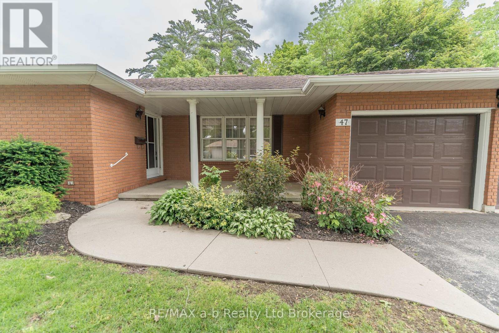 47 Allen Street, Tillsonburg, Ontario  N4G 4V7 - Photo 3 - X13504028