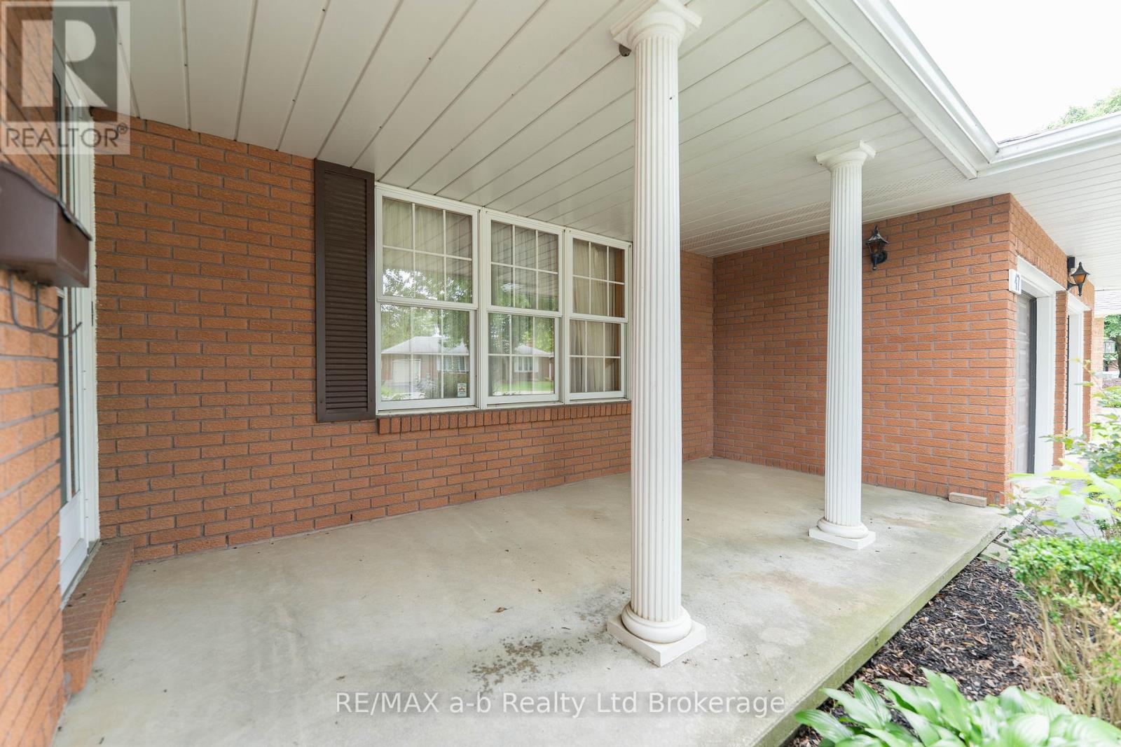 47 Allen Street, Tillsonburg, Ontario  N4G 4V7 - Photo 4 - X13504028