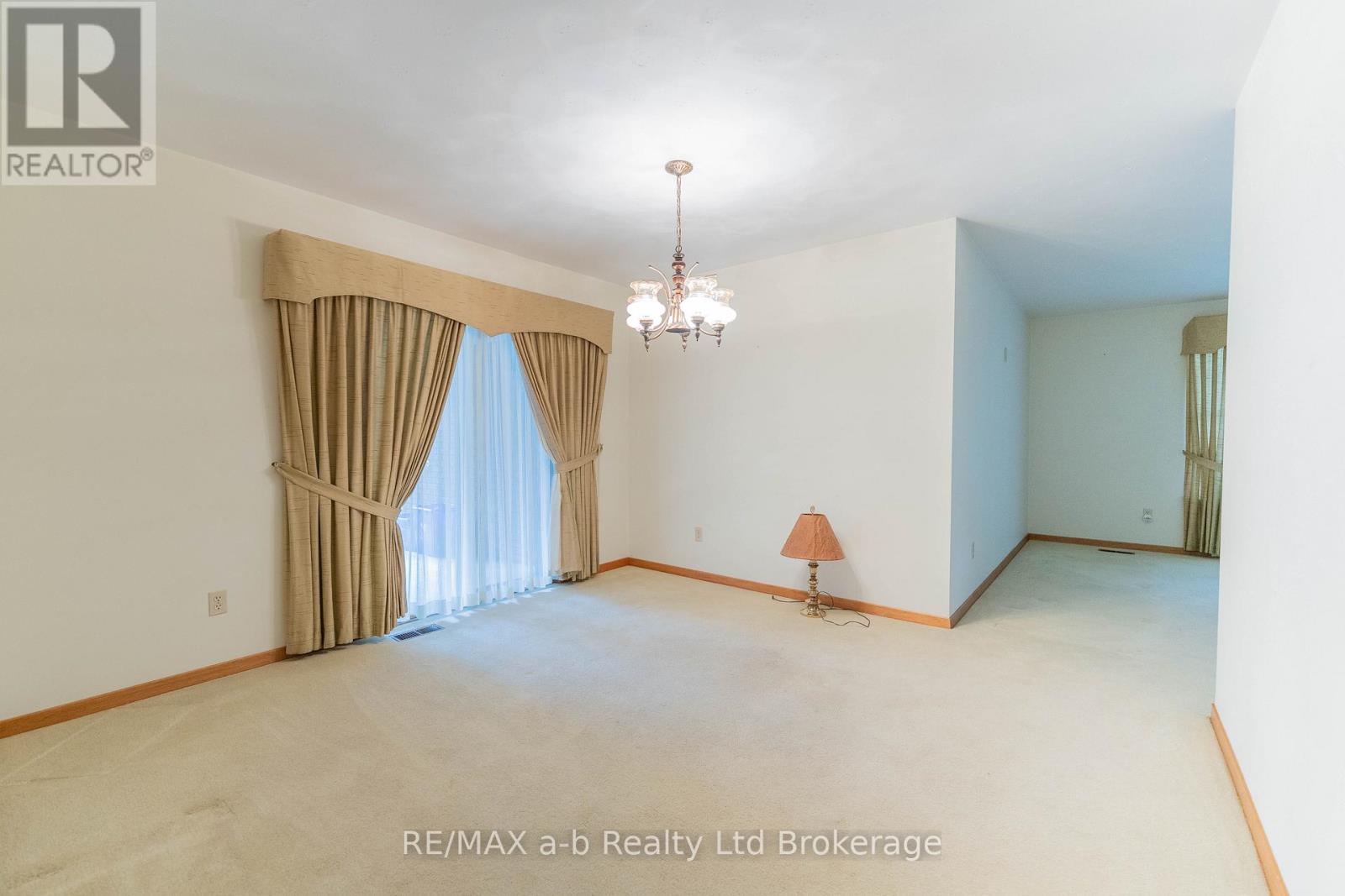47 Allen Street, Tillsonburg, Ontario  N4G 4V7 - Photo 8 - X13504028