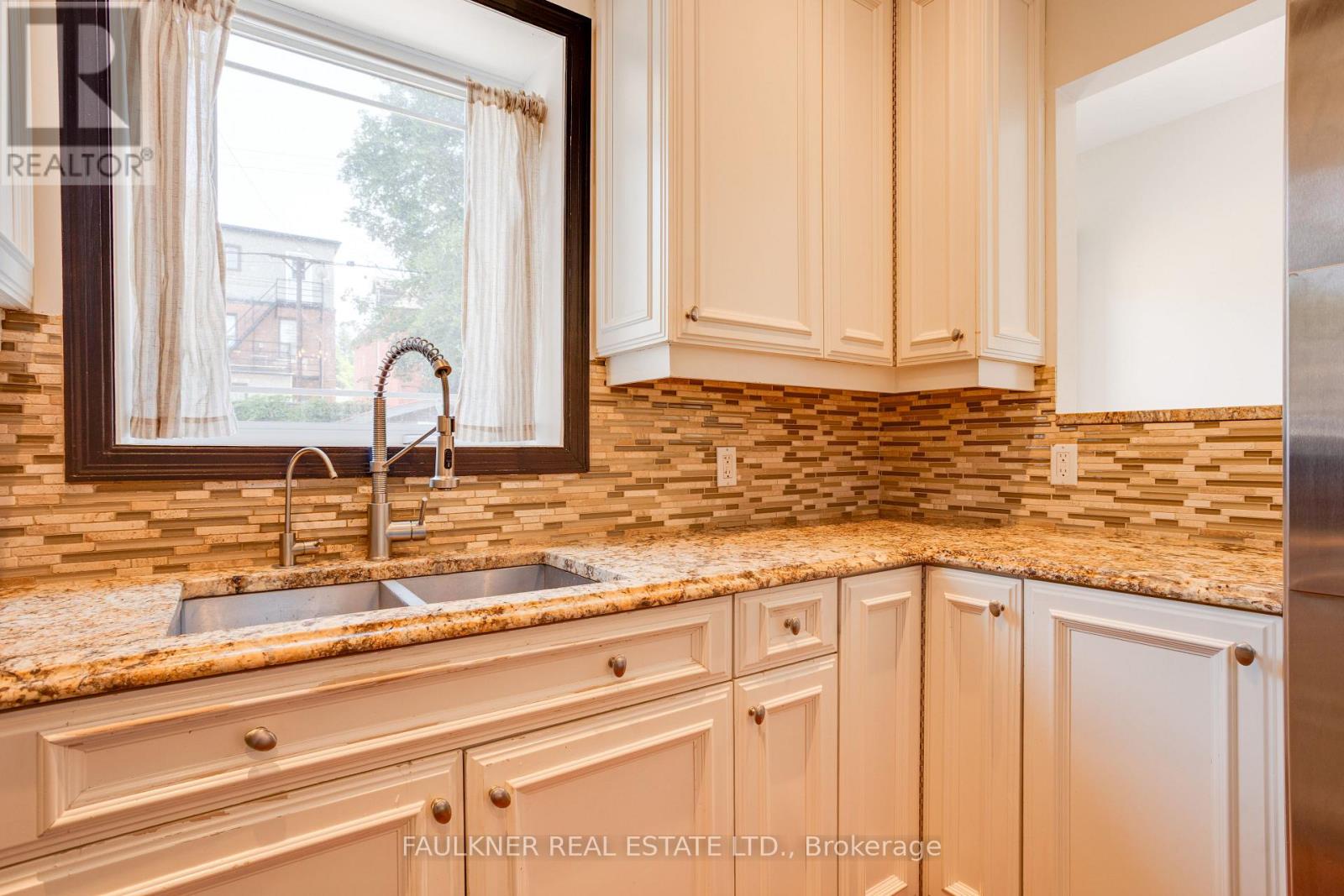 107 BLACKBURN AVENUE - Photo 18