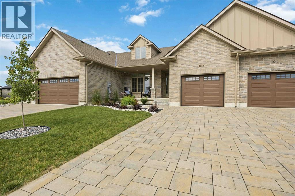 102 Leneve Street, Lambton Shores photo 3
