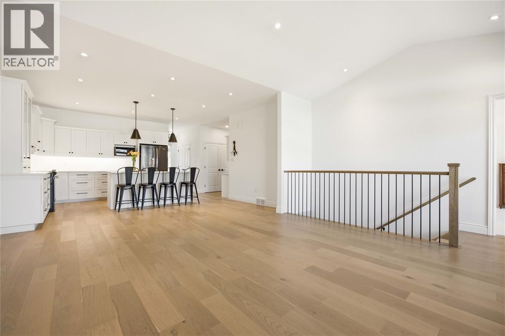 102 Leneve Street, Lambton Shores photo 8