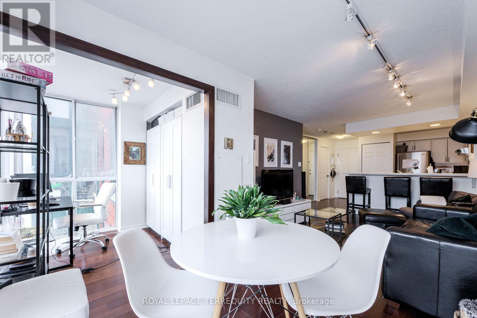 #1018 - 801 King Street W, Toronto, Ontario  M5V 1N4 - Photo 15 - C13502778
