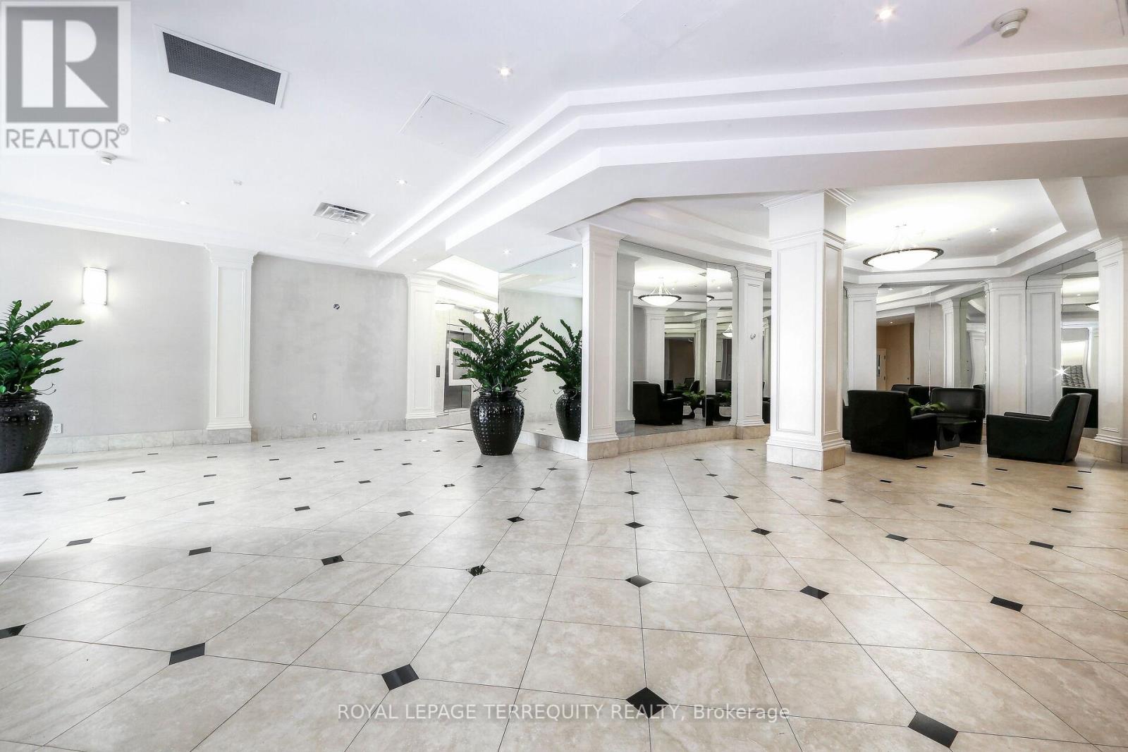 #1018 - 801 King Street W, Toronto, Ontario  M5V 1N4 - Photo 2 - C13502778