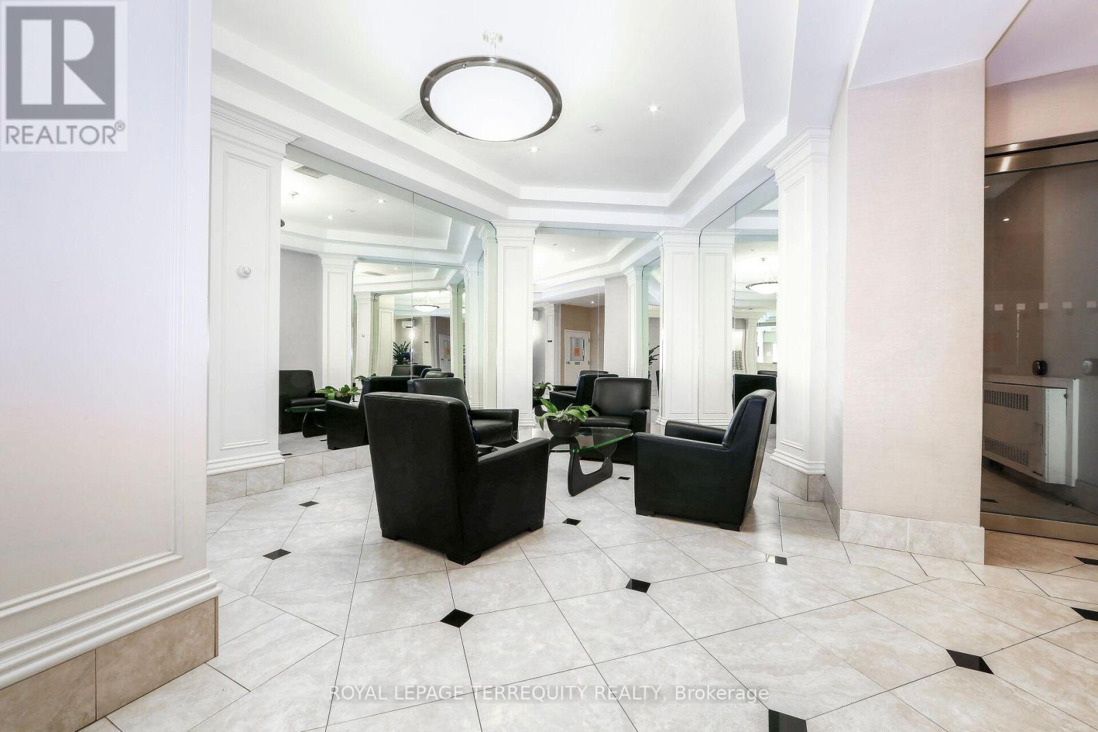 #1018 - 801 King Street W, Toronto, Ontario  M5V 1N4 - Photo 3 - C13502778