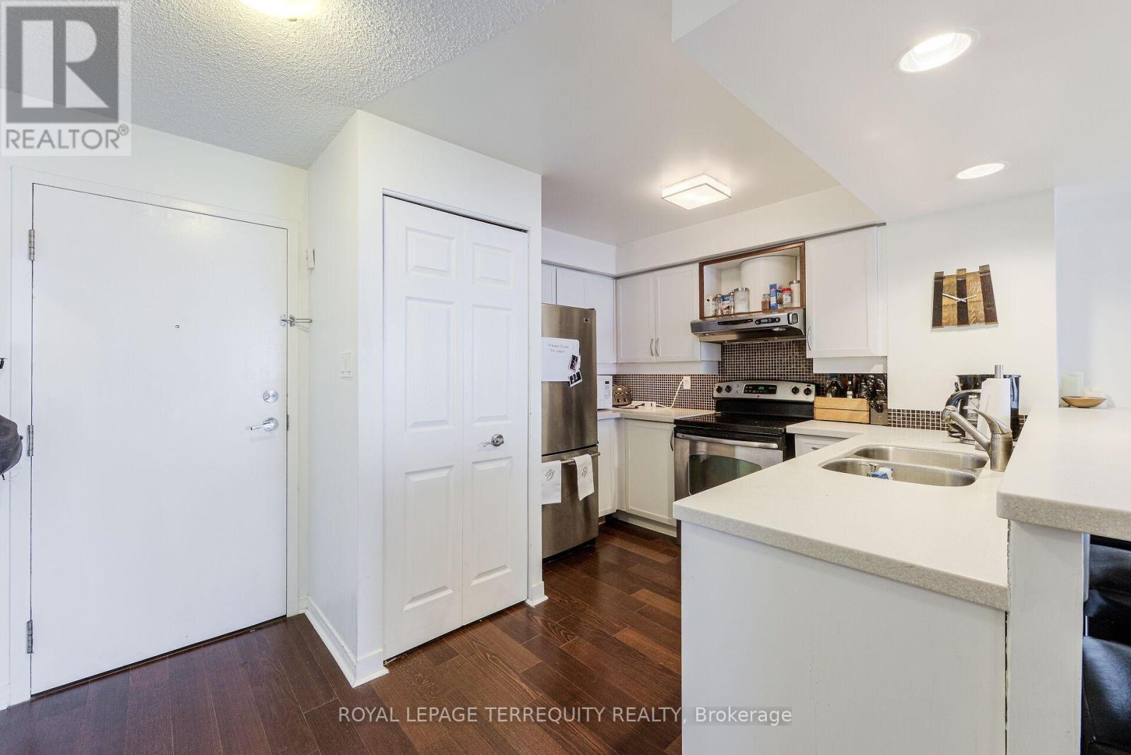 #1018 - 801 King Street W, Toronto, Ontario  M5V 1N4 - Photo 7 - C13502778