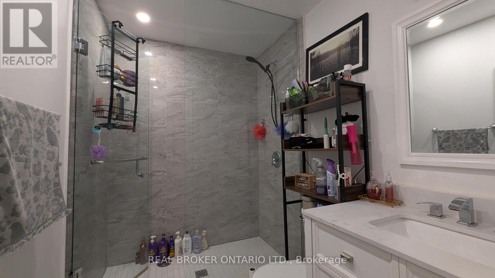 4 - 2199 Gerrard Street E, Toronto, Ontario  M4E 2C6 - Photo 16 - E13504220