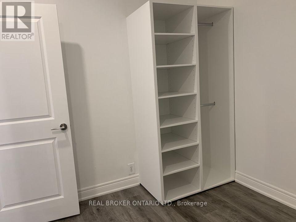 4 - 2199 Gerrard Street E, Toronto, Ontario  M4E 2C6 - Photo 5 - E13504220