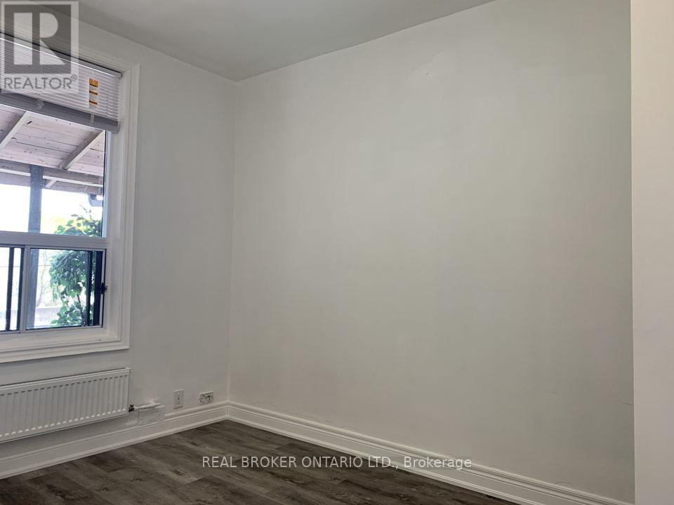 4 - 2199 Gerrard Street E, Toronto, Ontario  M4E 2C6 - Photo 6 - E13504220