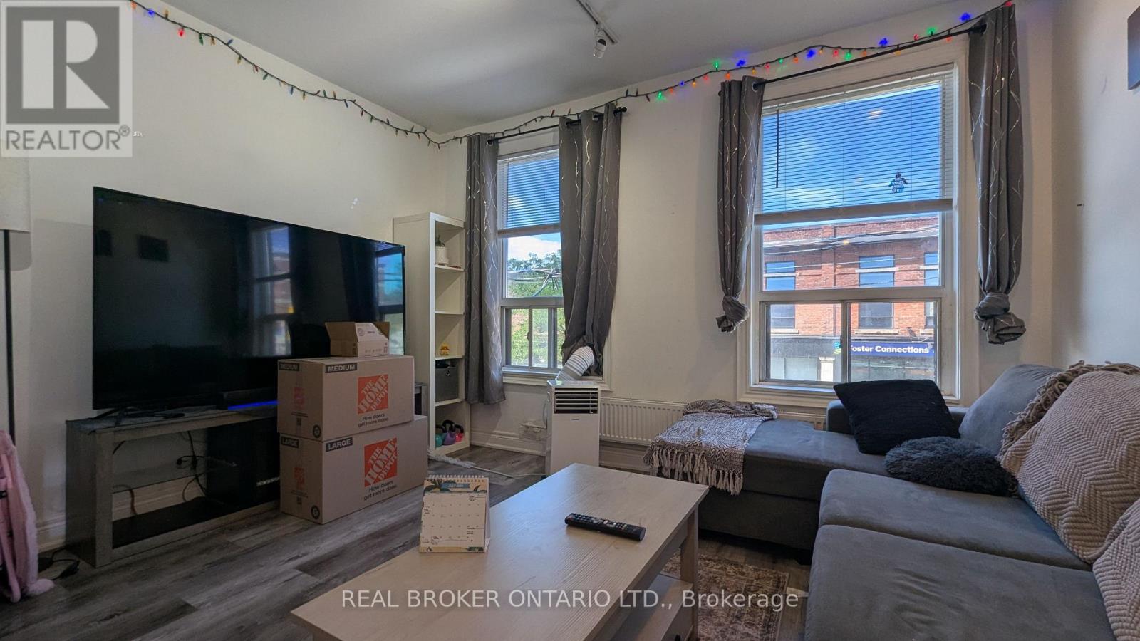 4 - 2199 Gerrard Street E, Toronto, Ontario  M4E 2C6 - Photo 8 - E13504220
