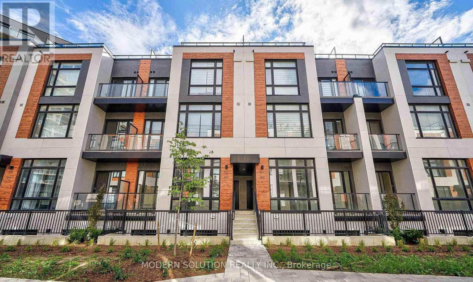 925 - 2 STECKLEY HOUSE LANE, Richmond Hill, Ontario