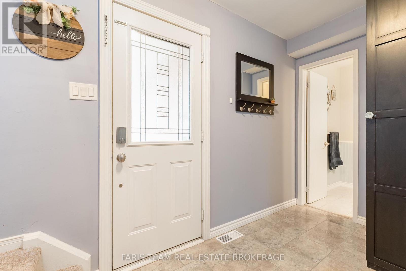 44 Hadden Crescent, Barrie (Cundles East), Ontario  L4M 6G6 - Photo 4 - S13504350