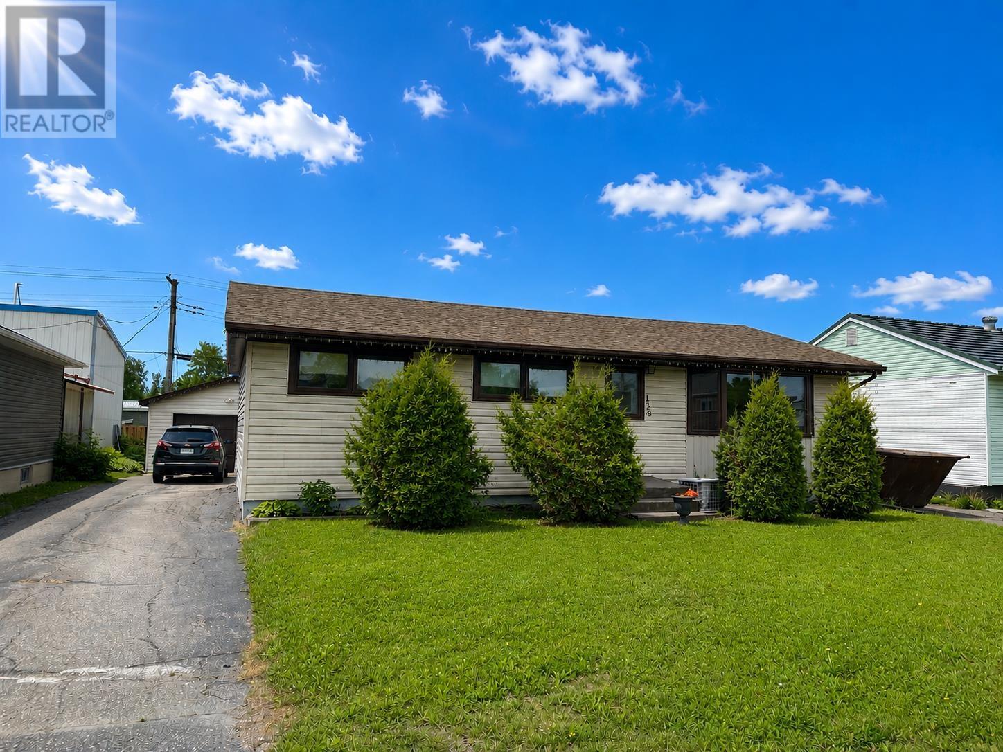 128 Dickenson RD, Balmertown, Ontario