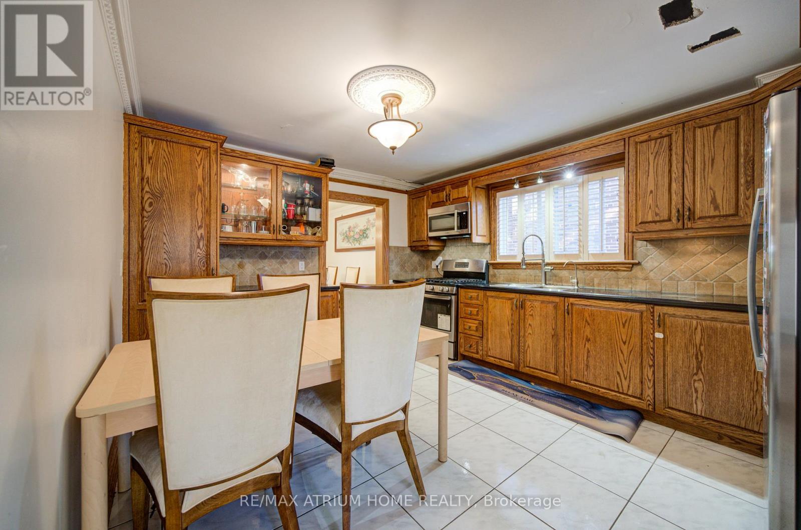 8 Patrick Boulevard, Toronto, Ontario  M2J 3K8 - Photo 4 - C13504420