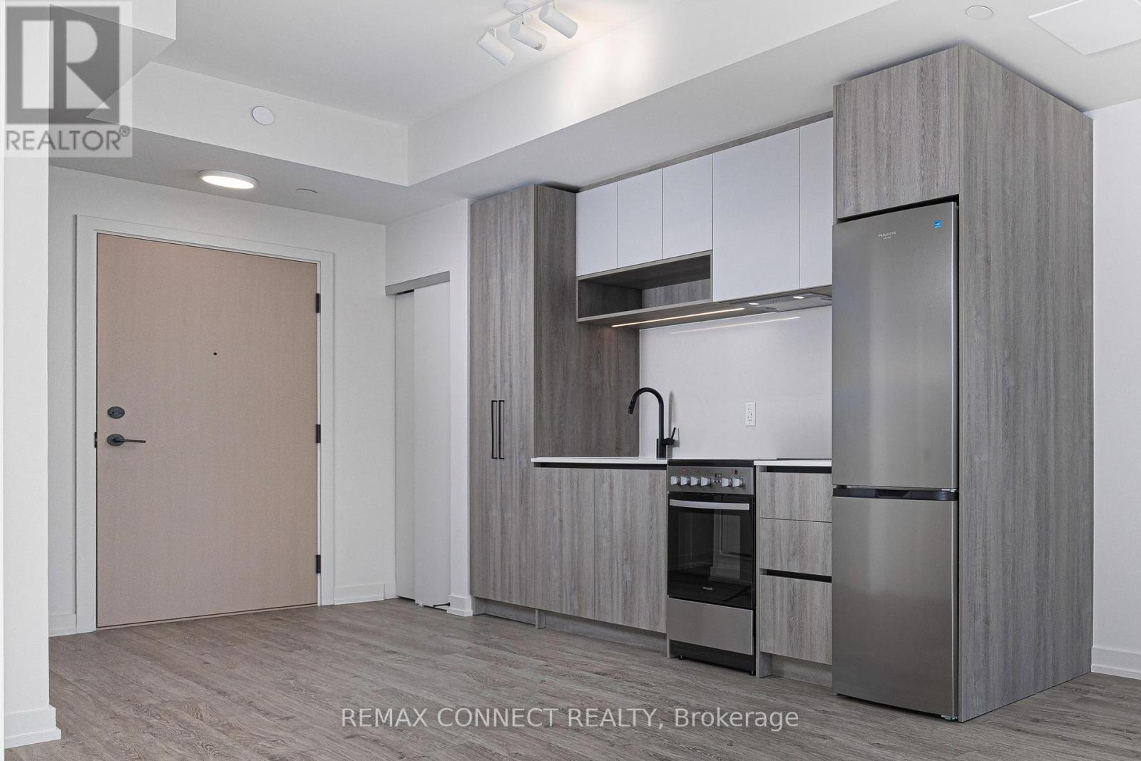 303 - 181 Sterling Road, Toronto, Ontario  M6R 2B2 - Photo 8 - C13504460