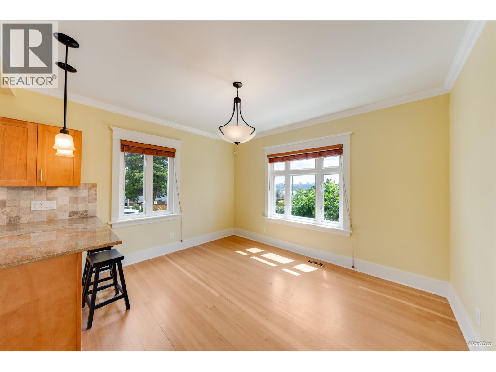 848 E 6th Street, North Vancouver, British Columbia  V7L 1R7 - Photo 3 - R3140918
