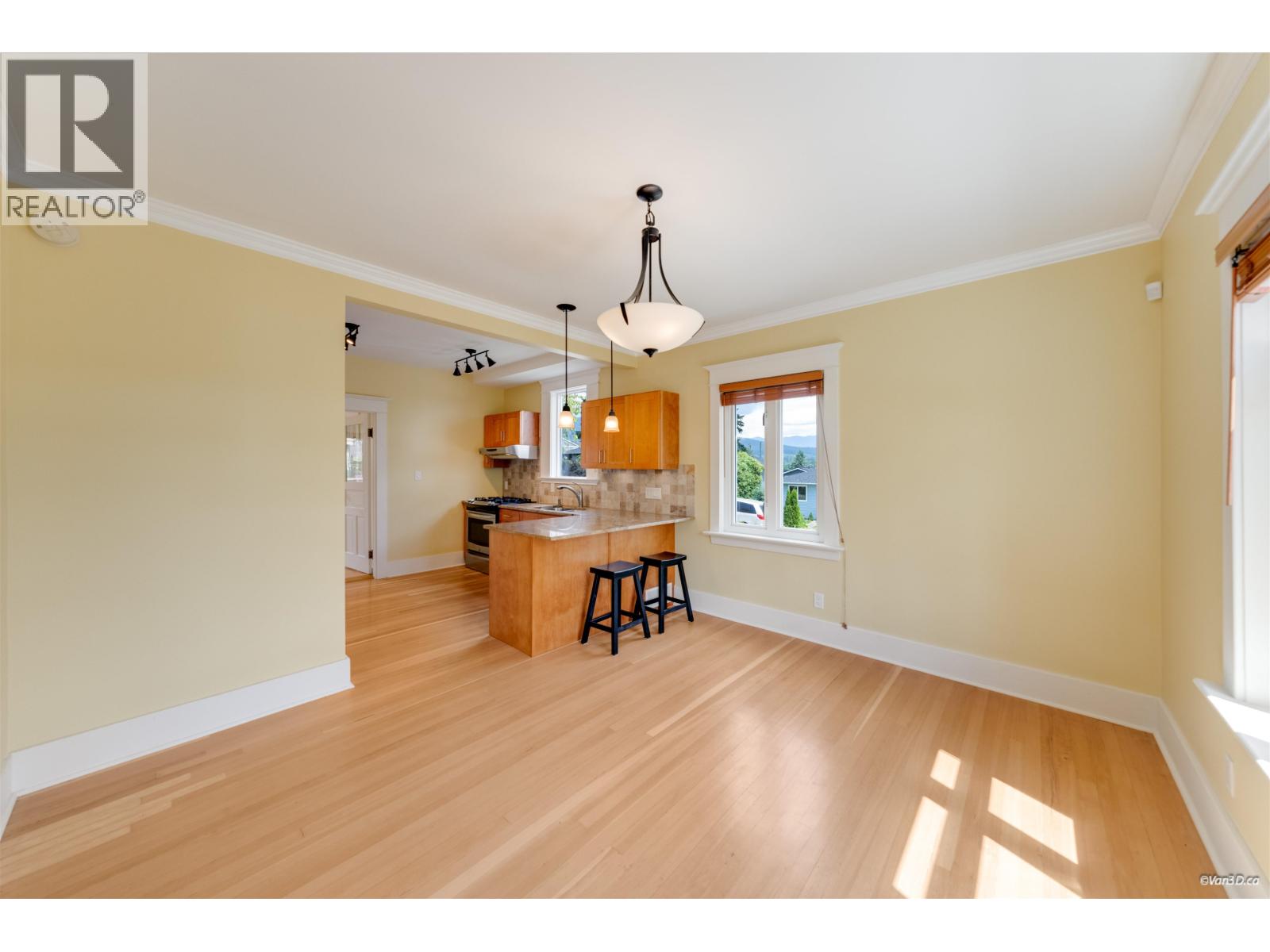 848 E 6th Street, North Vancouver, British Columbia  V7L 1R7 - Photo 4 - R3140918