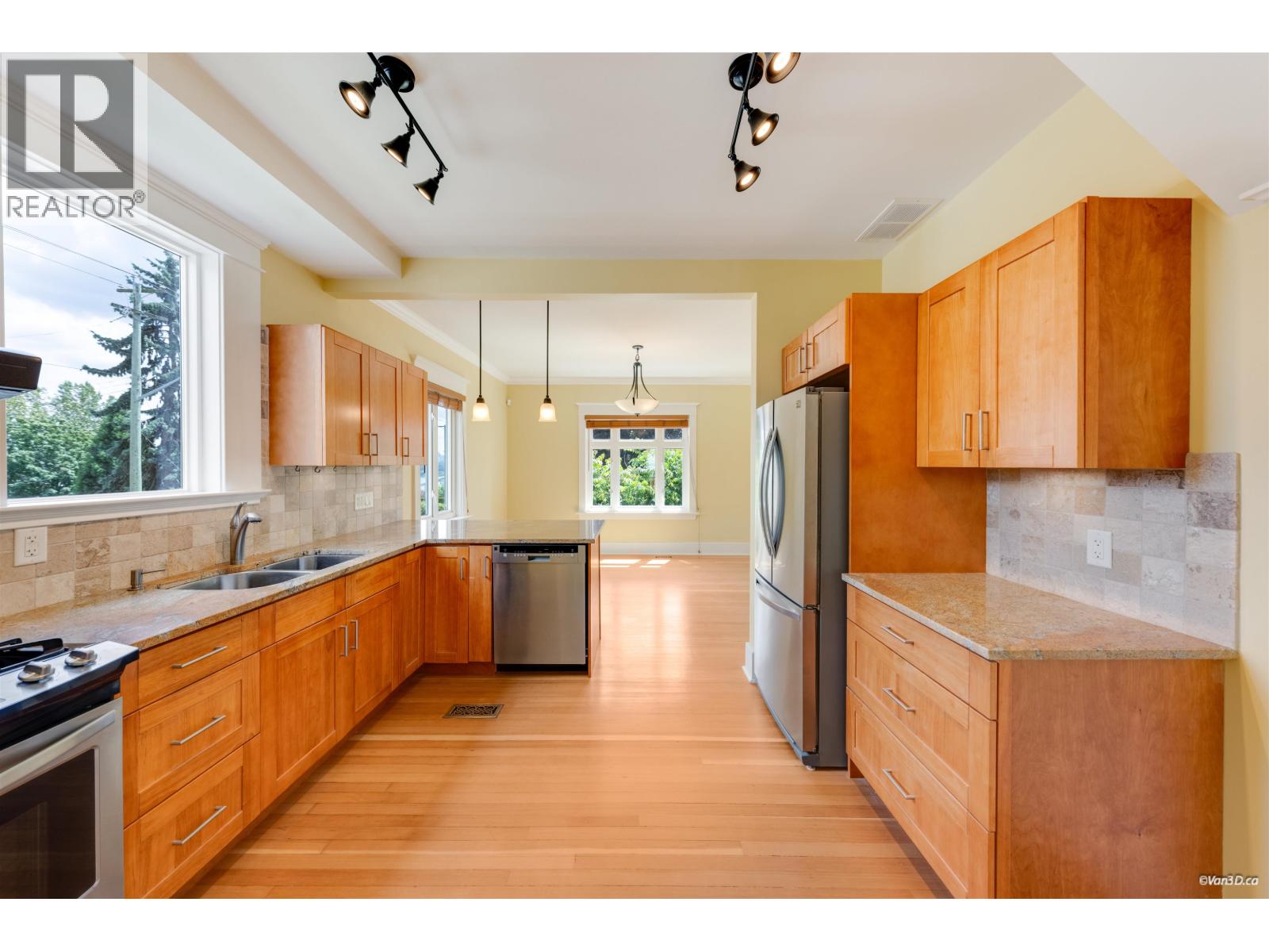 848 E 6th Street, North Vancouver, British Columbia  V7L 1R7 - Photo 11 - R3140918