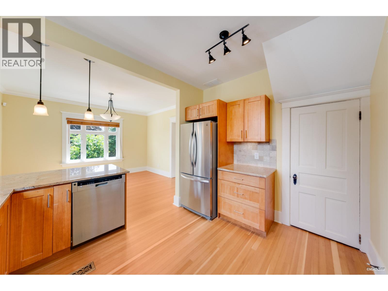 848 E 6th Street, North Vancouver, British Columbia  V7L 1R7 - Photo 12 - R3140918
