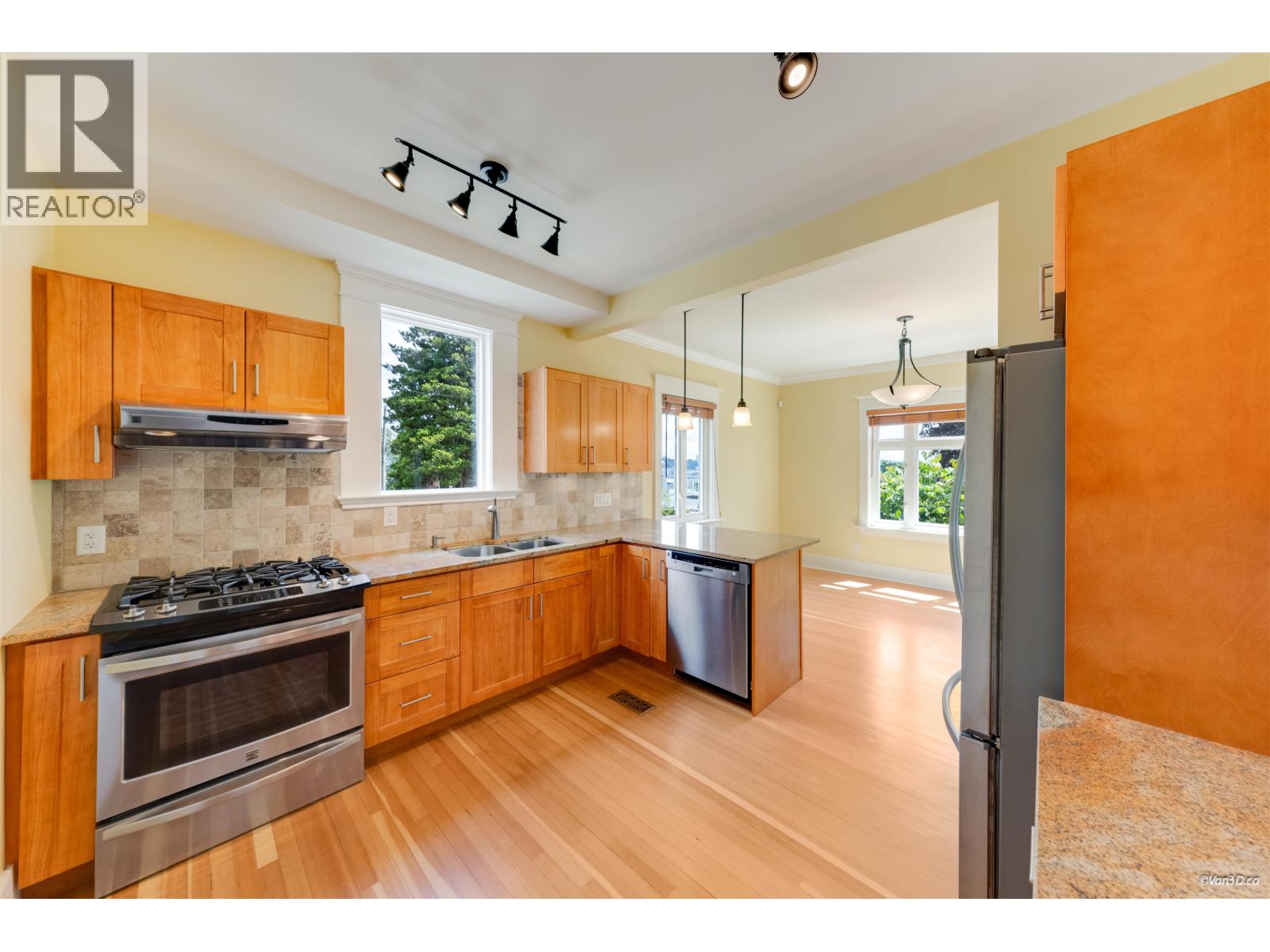 848 E 6th Street, North Vancouver, British Columbia  V7L 1R7 - Photo 10 - R3140918