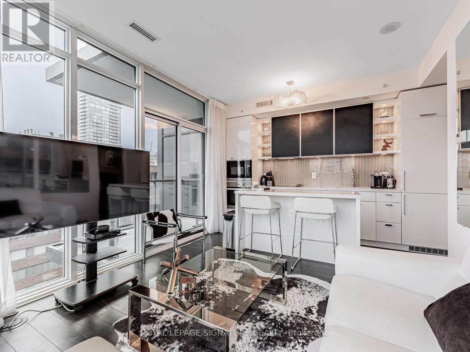 1303 - 32 DAVENPORT ROAD, Toronto, Ontario