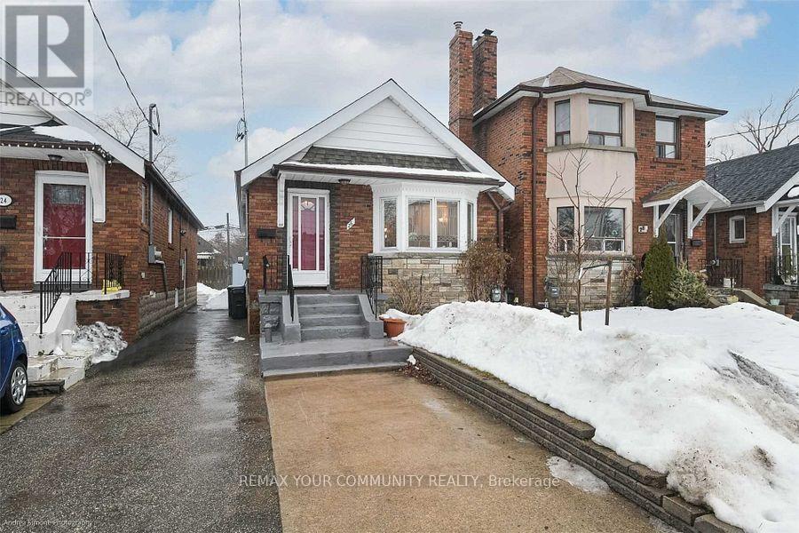 26 Elmsdale Road W, Toronto, Ontario  M4J 3M4 - Photo 2 - E13504526