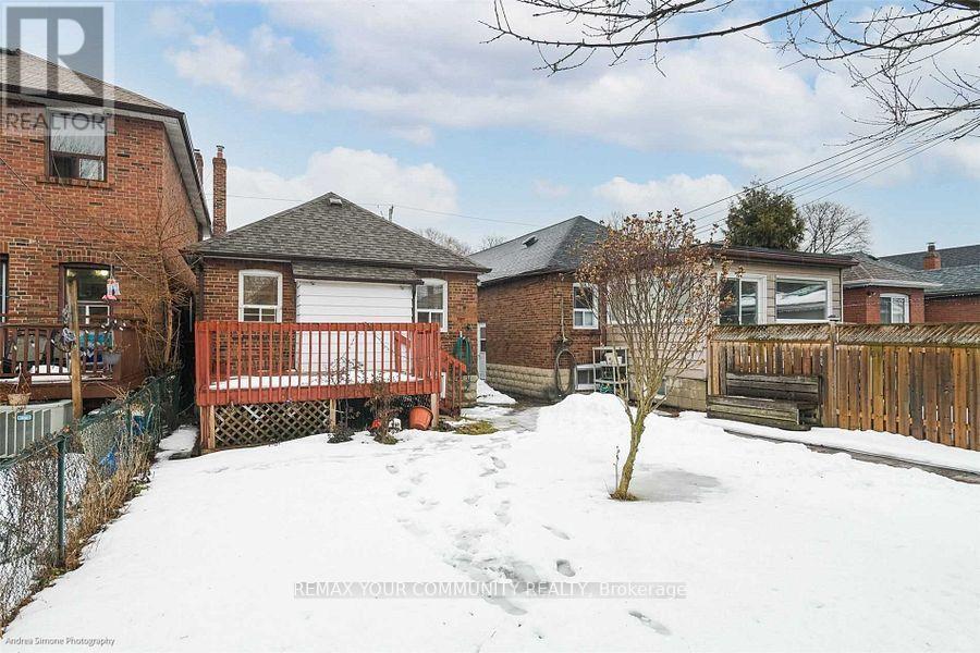 26 Elmsdale Road W, Toronto, Ontario  M4J 3M4 - Photo 22 - E13504526