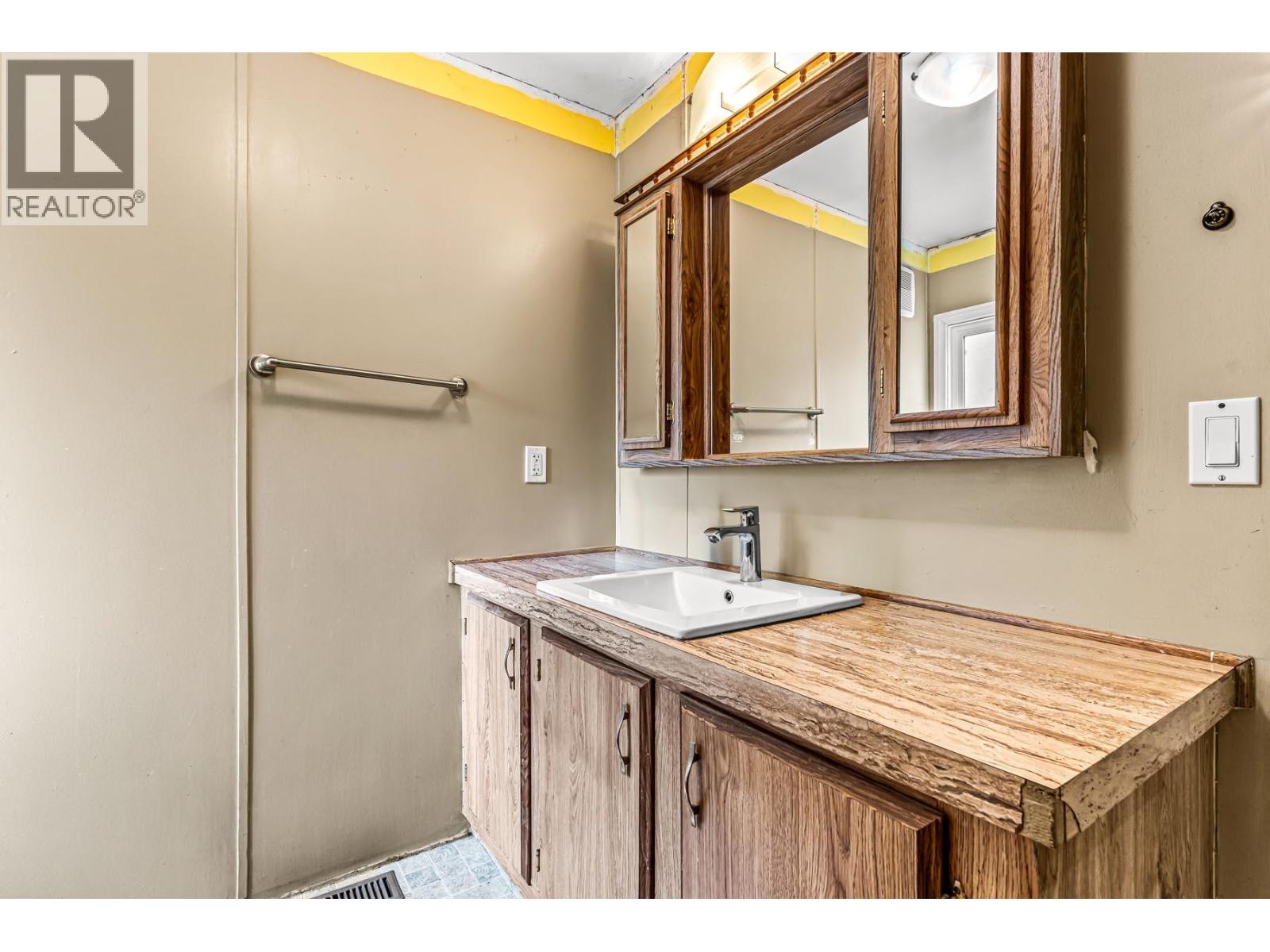 141 145 King Edward Street, Coquitlam, British Columbia  V3K 6M3 - Photo 19 - R3141176