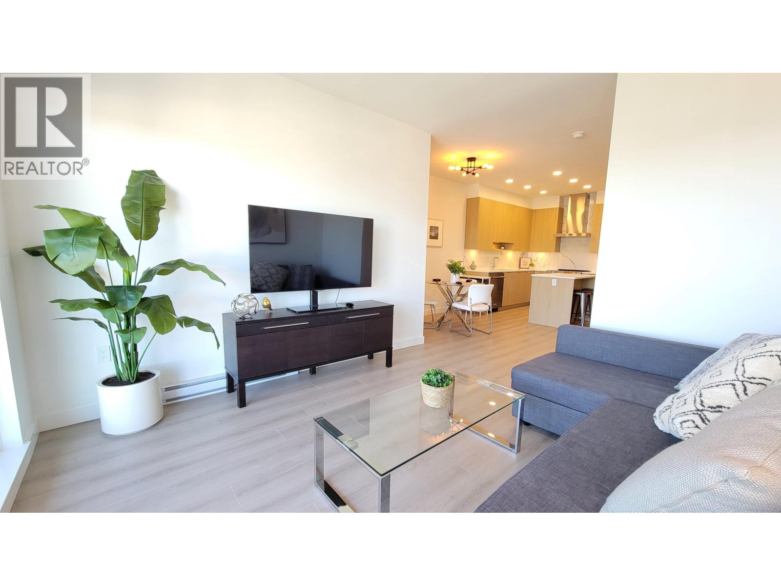 413 7799 17TH STREET