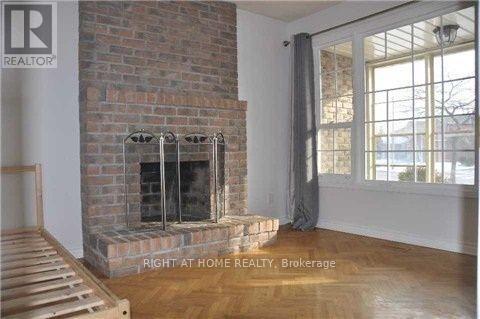 1036 Sawgrass Crescent, Mississauga, Ontario  L5C 3Y3 - Photo 3 - W13504406