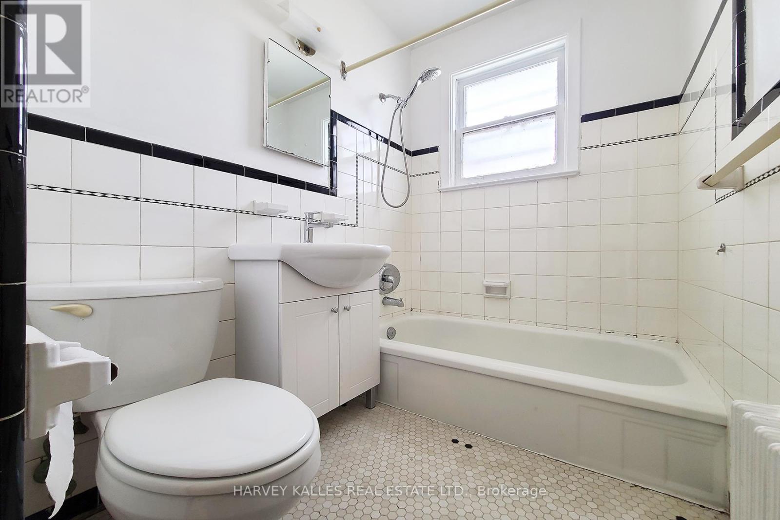 103 & 105 Gilmour Avenue, Toronto, Ontario  M6P 3B2 - Photo 12 - W13504478