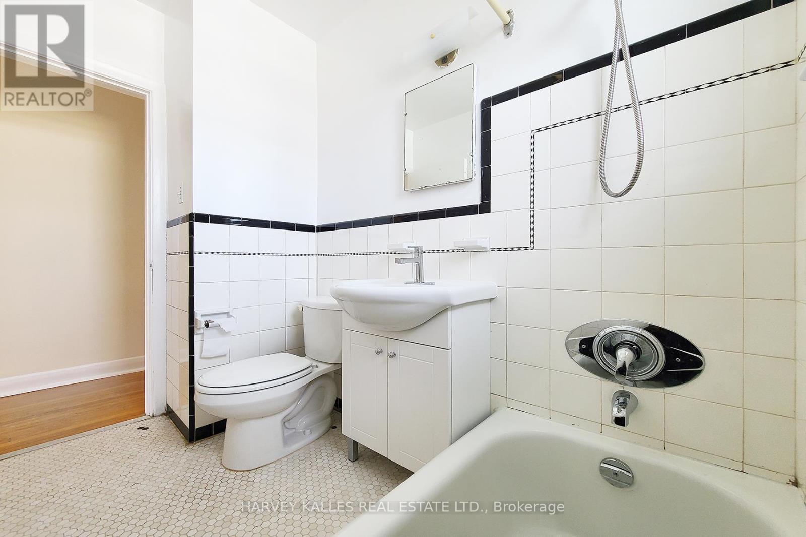 103 & 105 Gilmour Avenue, Toronto, Ontario  M6P 3B2 - Photo 13 - W13504478