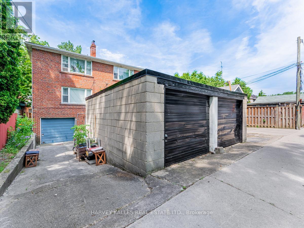 103 & 105 Gilmour Avenue, Toronto, Ontario  M6P 3B2 - Photo 39 - W13504478