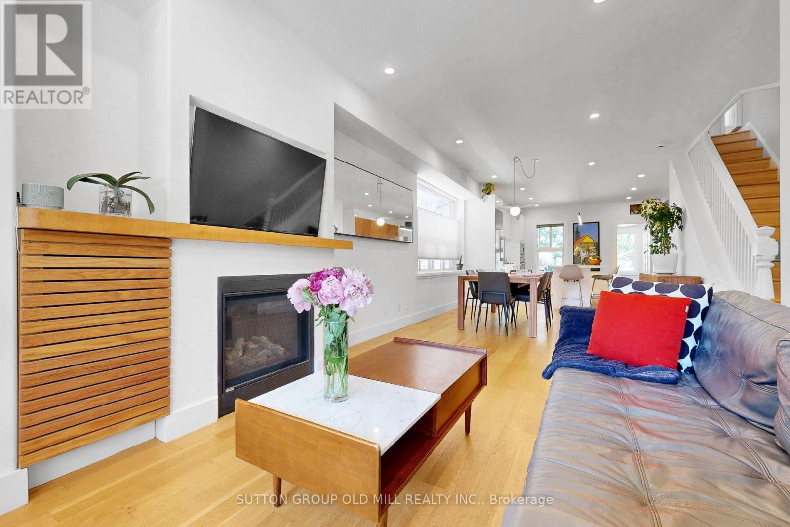 90 Fermanagh Avenue, Toronto, Ontario  M6R 1M2 - Photo 10 - W13504504