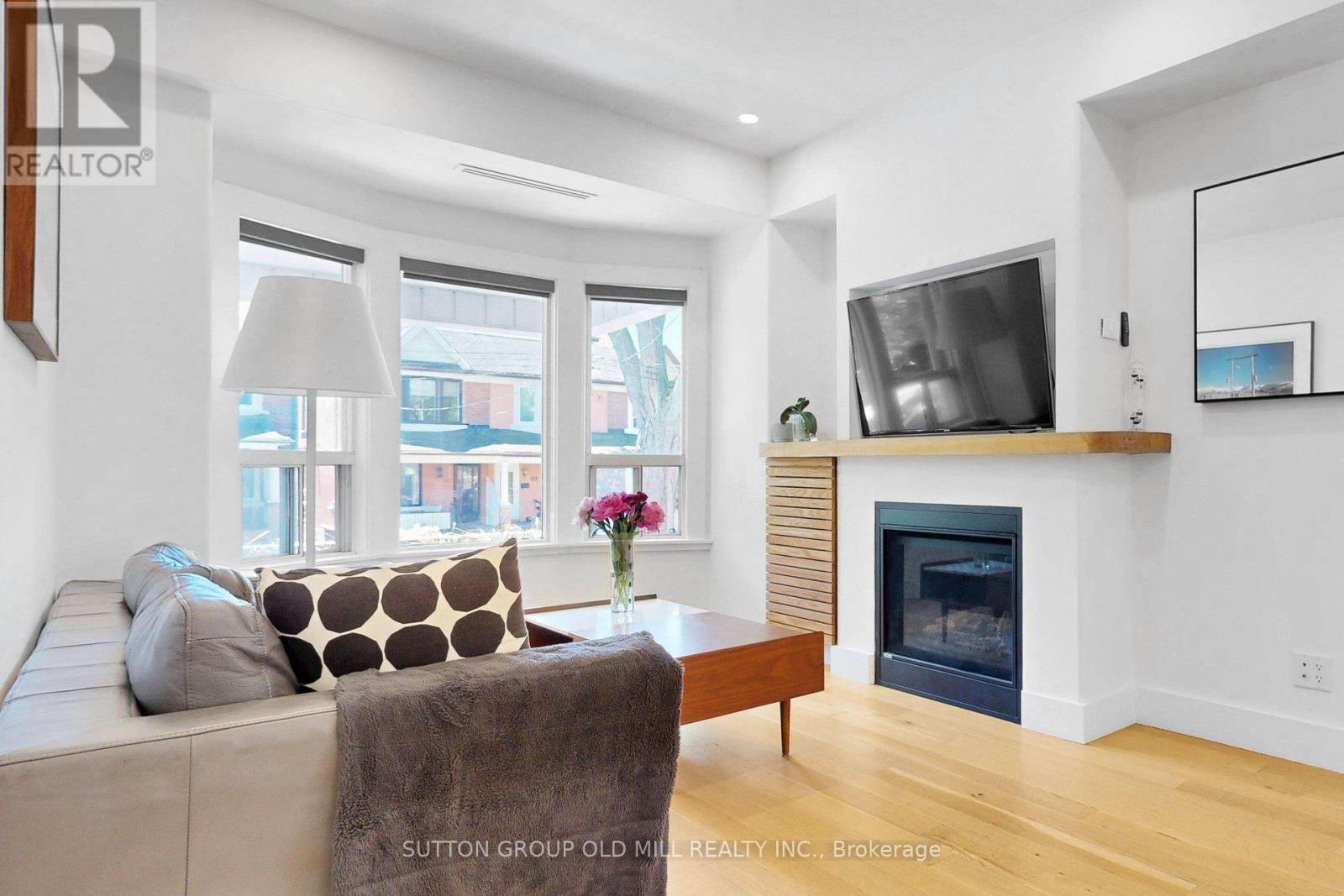 90 Fermanagh Avenue, Toronto, Ontario  M6R 1M2 - Photo 12 - W13504504