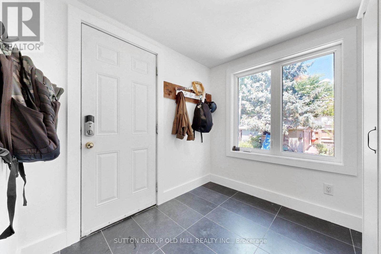 90 Fermanagh Avenue, Toronto, Ontario  M6R 1M2 - Photo 23 - W13504504