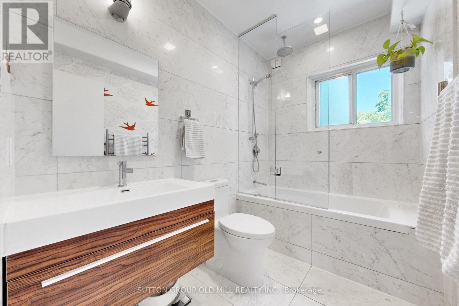 90 Fermanagh Avenue, Toronto, Ontario  M6R 1M2 - Photo 26 - W13504504