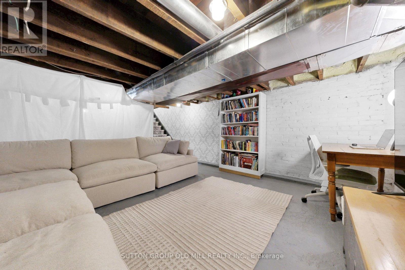 90 Fermanagh Avenue, Toronto, Ontario  M6R 1M2 - Photo 35 - W13504504