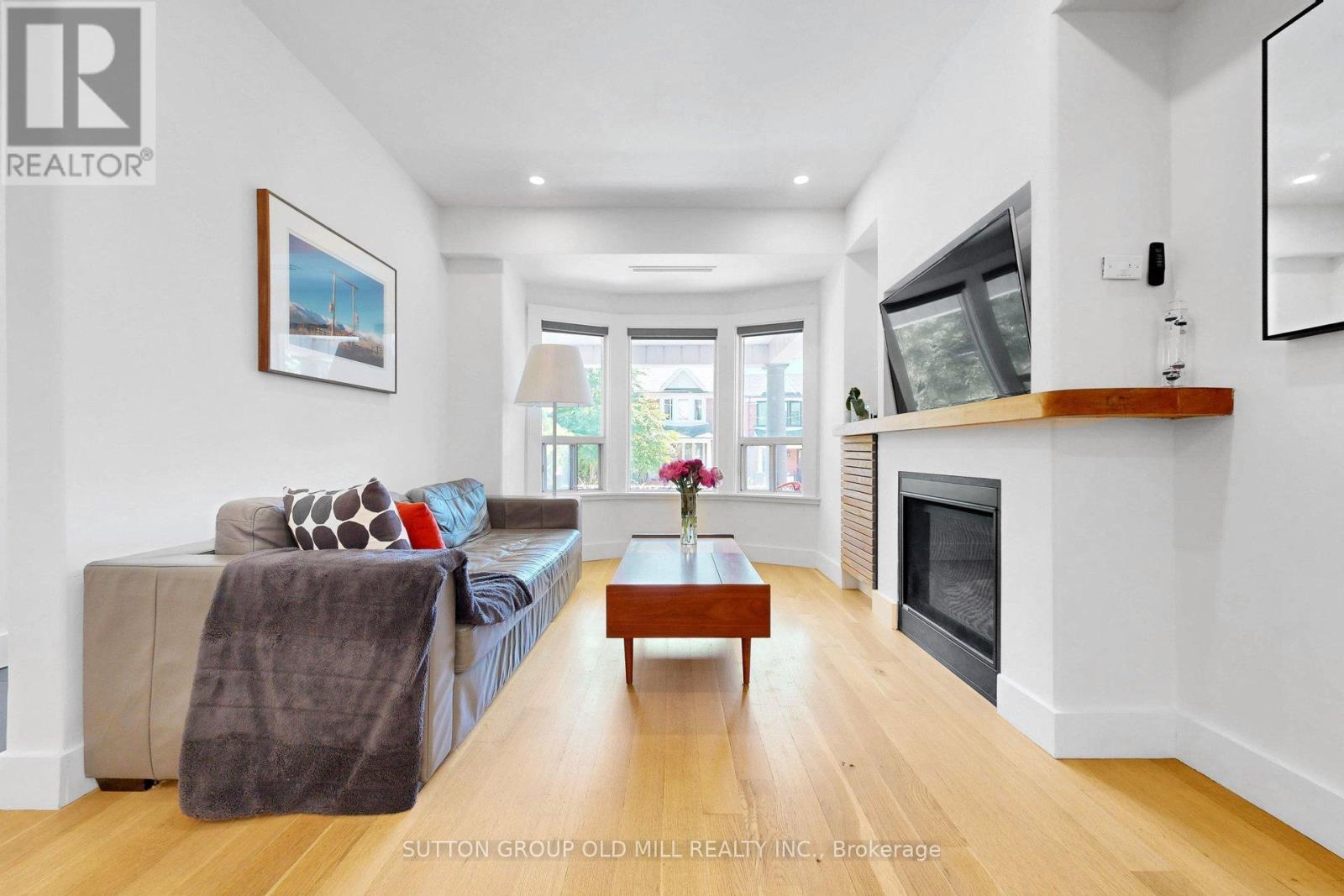 90 Fermanagh Avenue, Toronto, Ontario  M6R 1M2 - Photo 7 - W13504504