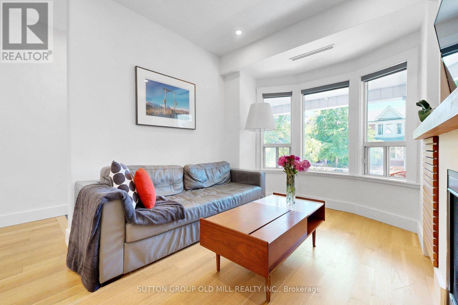 90 Fermanagh Avenue, Toronto, Ontario  M6R 1M2 - Photo 8 - W13504504