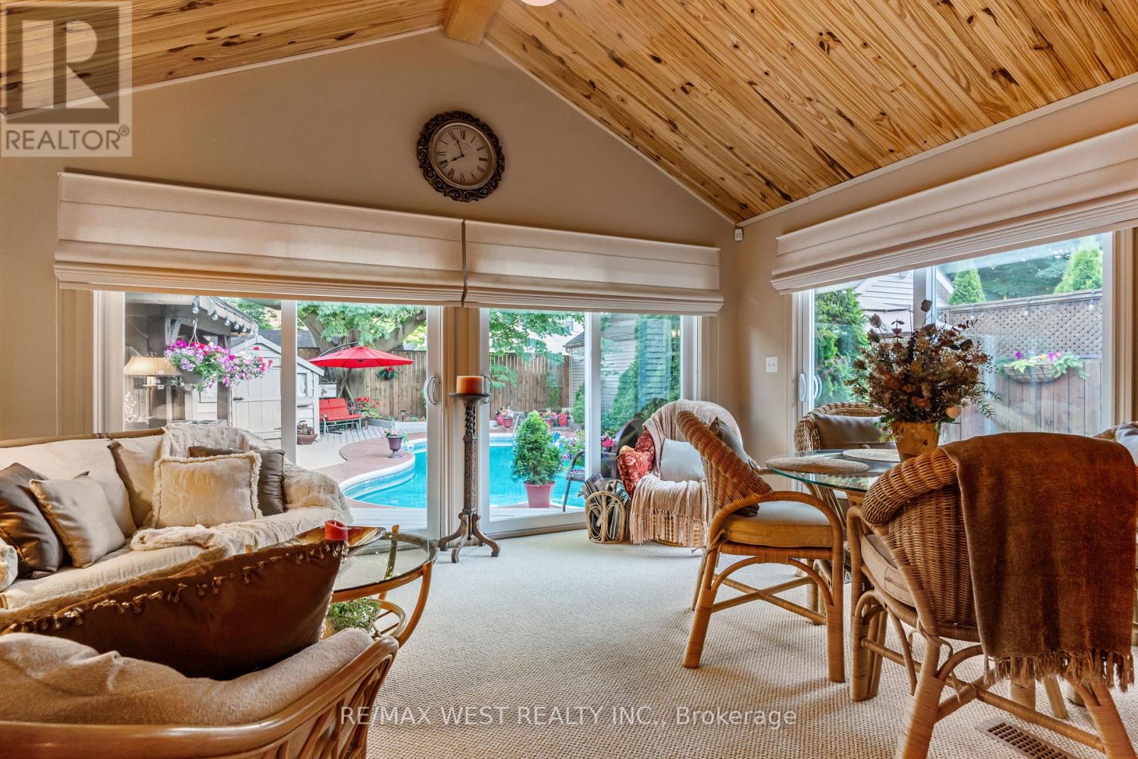 560 PEEL STREET, Woodstock, Ontario