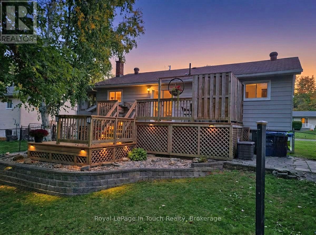 8 Cyril Martin Place, Severn, Ontario  L0K 1E0 - Photo 2 - S12809396