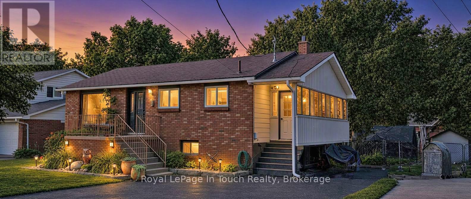 8 CYRIL MARTIN PLACE, Severn, Ontario