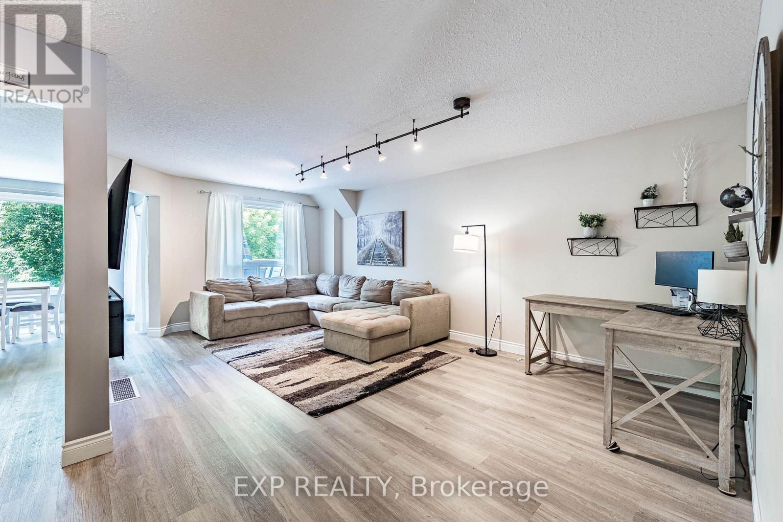 63 Wood Grove Crescent, Cambridge, Ontario  N1T 2A1 - Photo 5 - X13504404