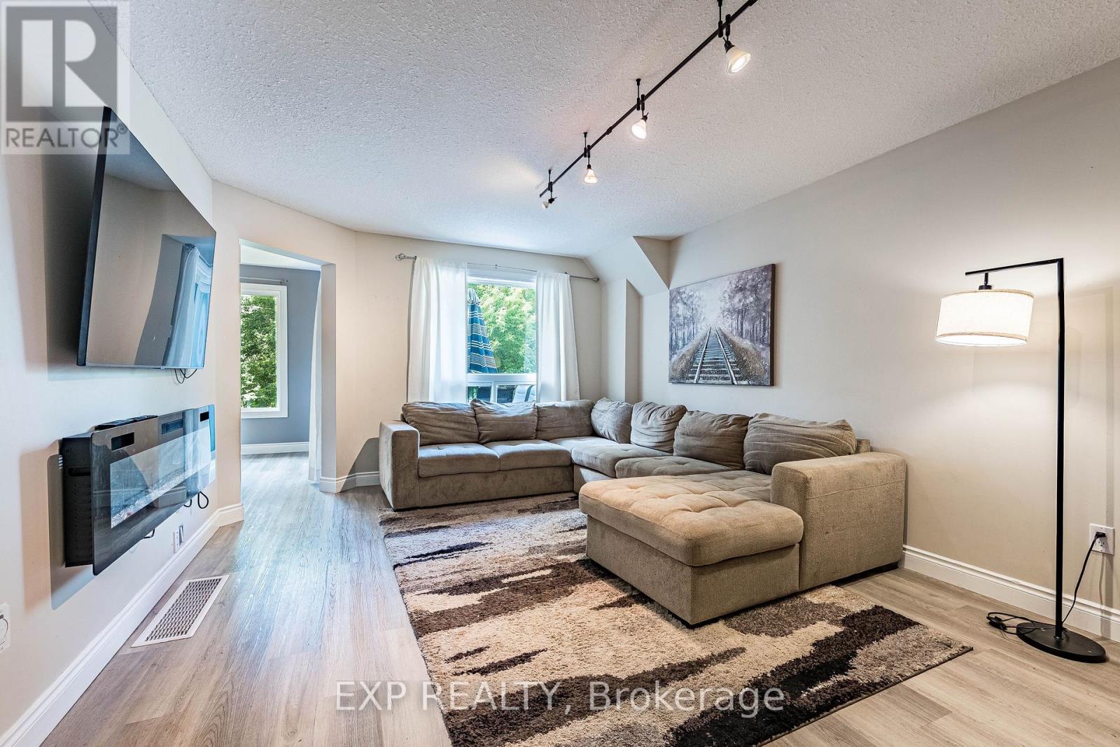 63 Wood Grove Crescent, Cambridge, Ontario  N1T 2A1 - Photo 6 - X13504404