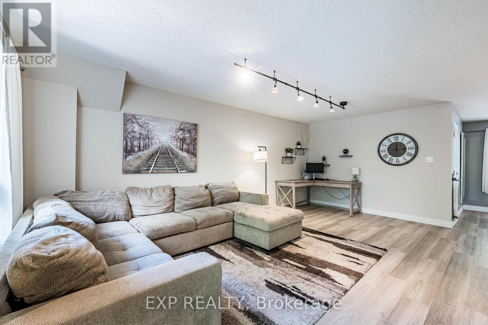 63 Wood Grove Crescent, Cambridge, Ontario  N1T 2A1 - Photo 8 - X13504404