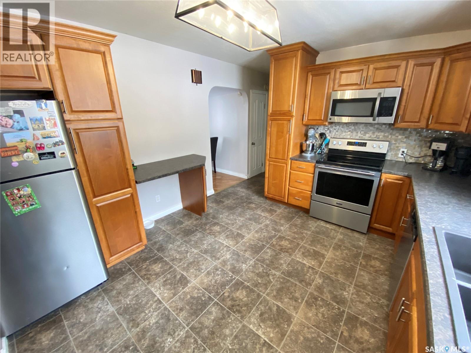 65 Irwin Avenue, Yorkton, Saskatchewan  S3N 2E4 - Photo 2 - SK040929